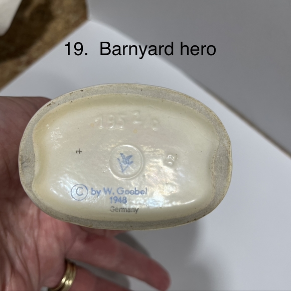 Goebel Hummel "Barnyard Hero" 4" Tall Boy Fence and Duck TMK-3 #195 Figurine - Picture 2 of 4